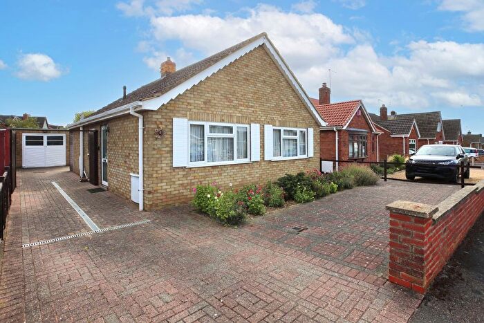 2 Bedroom Detached Bungalow For Sale In Upton Close, Stanground, Peterborough, PE2