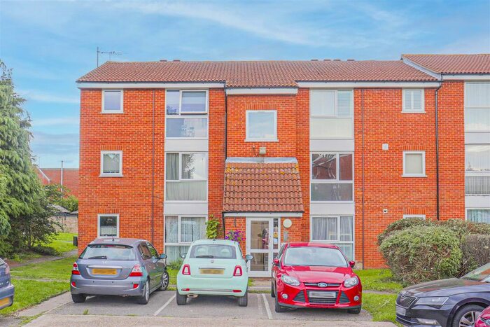 1 Bedroom Flat To Rent In Berners Way, Broxbourne, EN10