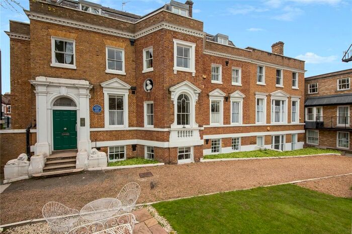 2 Bedroom Flat To Rent In Gilmore House, Clapham Common North Side, London, SW4