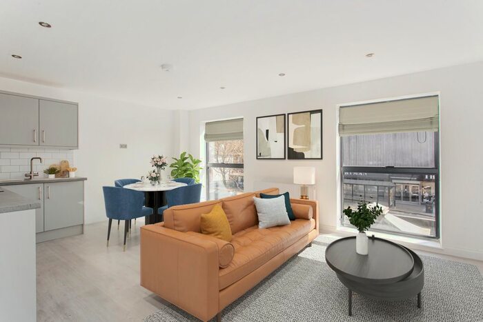 1 Bedroom Flat To Rent In Royal Oak House, High Street, Brentwood, CM14