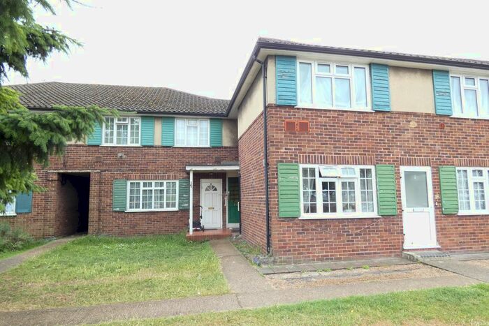 1 Bedroom Flat To Rent In Lancaster Place, Great South West Road, Hounslow, TW4