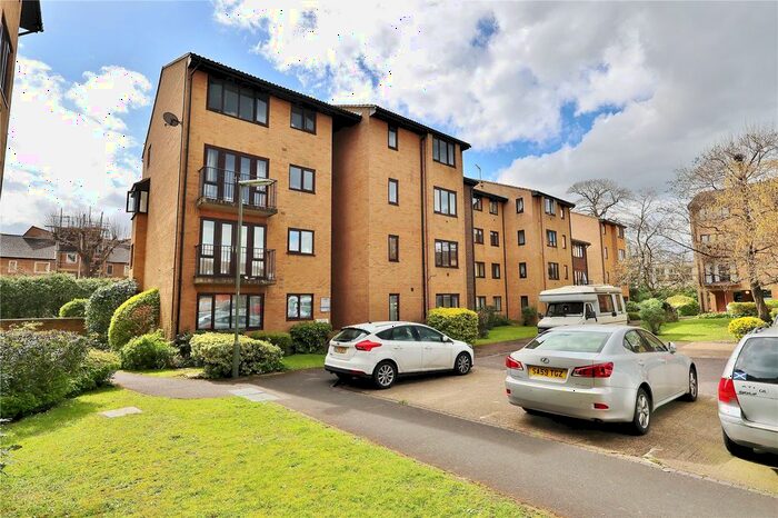 2 Bedroom Flat To Rent In The Rowans, Woking, Surrey, GU22