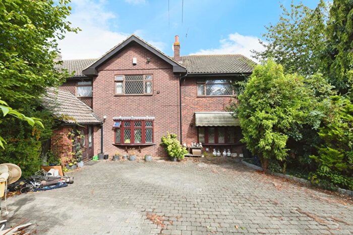 5 Bedroom Semi-Detached House For Sale In Little Warley Hall Lane, Little Warley, Brentwood, Essex, CM13