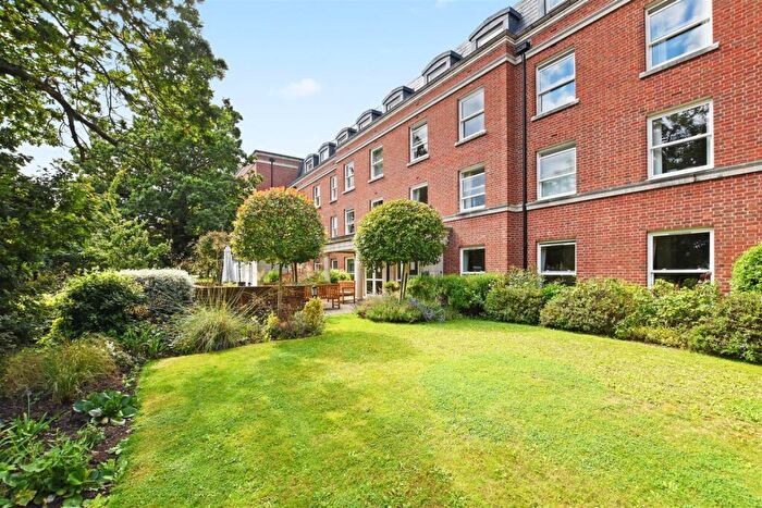 2 Bedroom Apartment For Sale In College Way, Welwyn Garden City, Hertfordshire, AL8