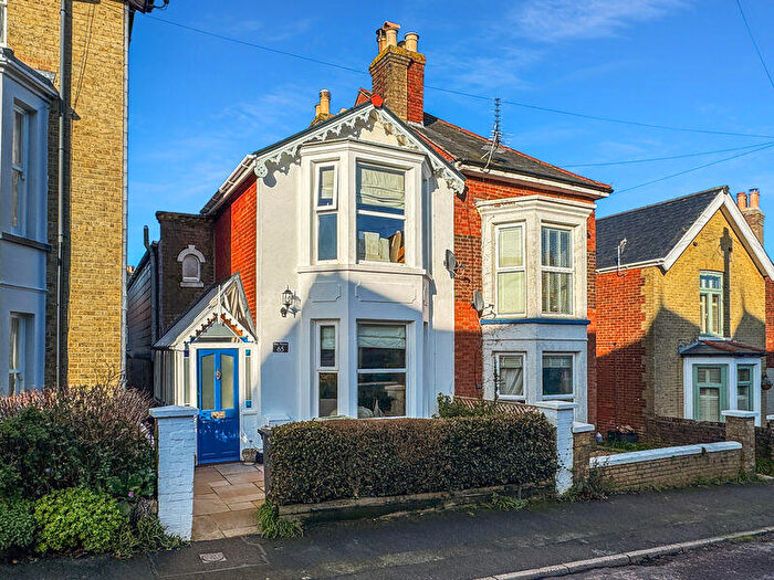 3 Bedroom Semi-Detached House For Sale In Bellevue Road. Cowes, PO31