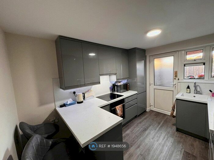 2 Bedroom Flat To Rent In Fortescue Road, Cambridge, CB4