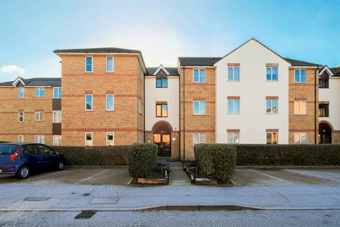 2 Bedroom Flat To Rent In Higham Station Avenue, Chingford, E4