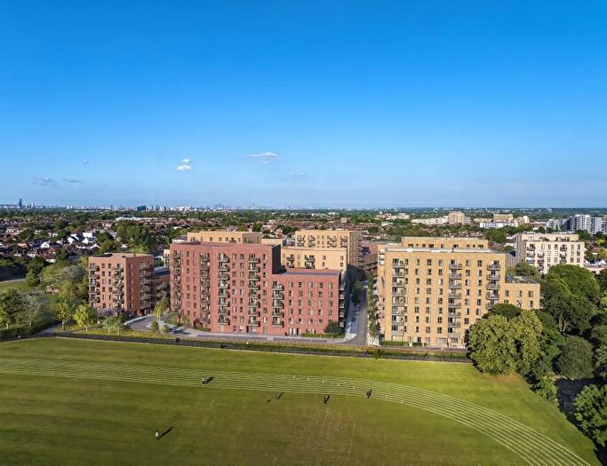 2 Bedroom Flat To Rent In Appledore Court, Hounslow, TW3