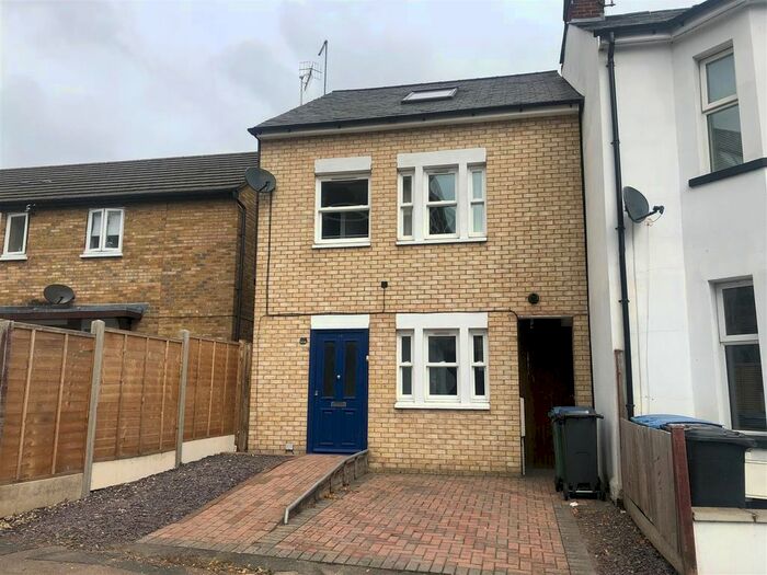 4 Bedroom Semi-Detached House To Rent In Wellington Road, Watford, WD17