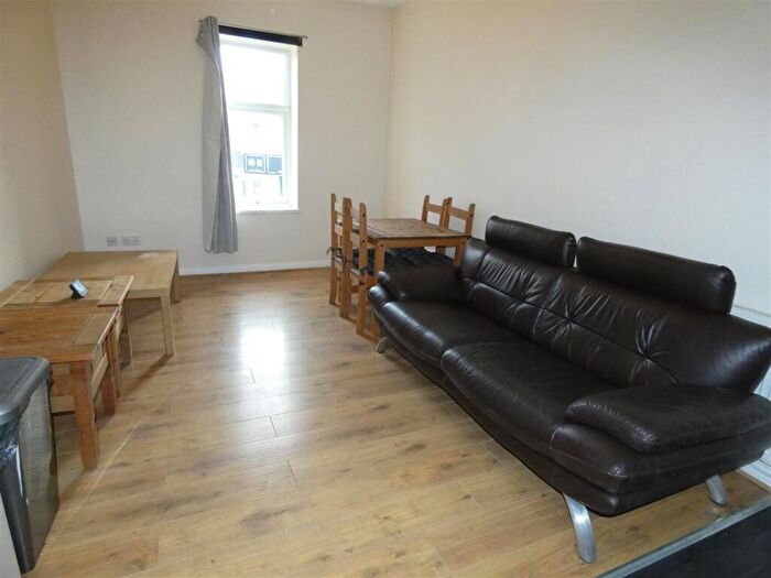 2 Bedroom Flat To Rent In Shields Road Newcastle Upon, NE6