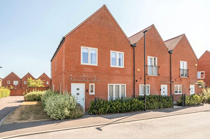 3 Bedroom End Of Terrace House For Sale In Pinsent Road, Winchester, Hampshire, SO22
