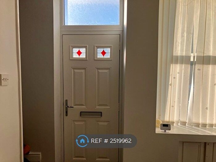 2 Bedroom End Terrace House To Rent In Victoria Road, Bradford, BD2