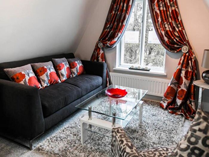 3 Bedroom Flat To Rent In Ninian Road, Roath, Cardiff, CF23