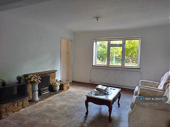 4 Bedroom Semi-Detached House To Rent In Applegarth Avenue, Guildford, GU2