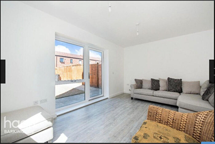 5 Bedroom End Of Terrace House To Rent In Hughes Road, Ilford, IG6