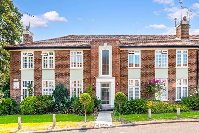 2 Bedroom Flat To Rent In Portsmouth Road, Thames Ditton, KT7