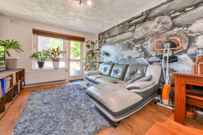 1 Bedroom Flat To Rent In Albert Road, Stoke Newington, London, N15