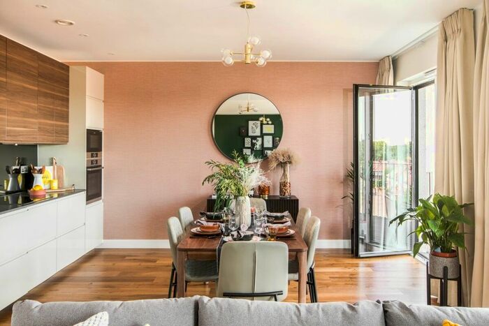 3 Bedroom Flat To Rent In Cloud Street, London, E15