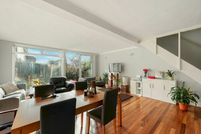 4 Bedroom Semi-Detached House To Rent In Woodsyre, Sydenham Hill, London, SE26