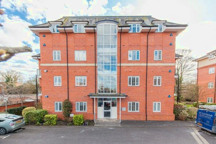2 Bedroom Flat To Rent In River View Terrace, Abingdon, OX14