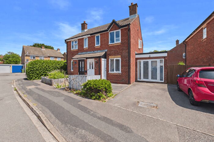 2 Bedroom Semi-Detached House For Sale In Lichfield Road, Titchfield Common, Fareham, PO14