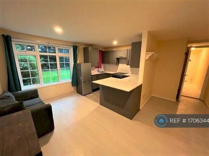 1 Bedroom Flat To Rent In Holmedale, Slough, SL2