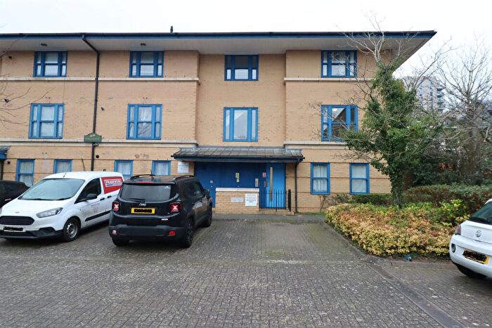 2 Bedroom Apartment To Rent In Emberton House, North Row, Milton Keynes, MK9