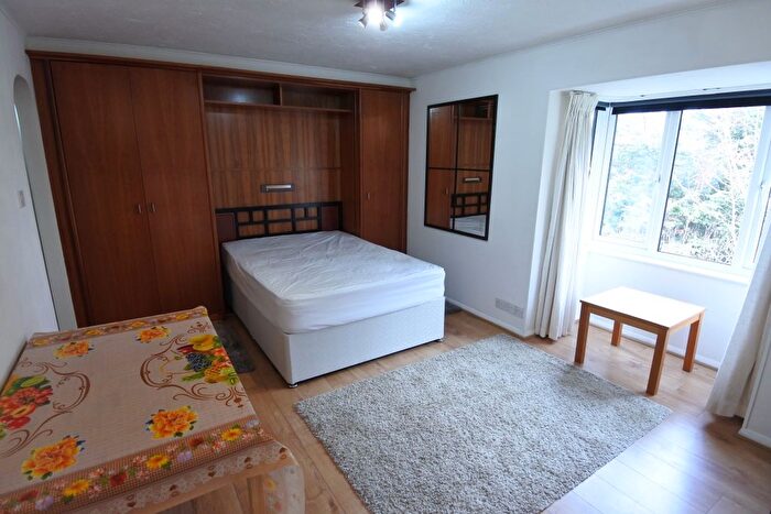 Studio To Rent In Harp Island Close, Neasden, NW10