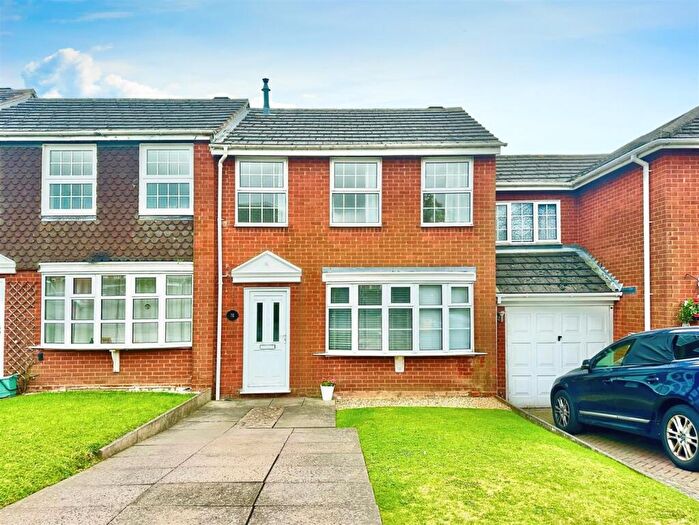 3 Bedroom End Of Terrace House For Sale In Charnwood Way, Leamington Spa, CV32