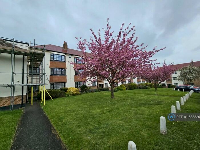 1 Bedroom Flat To Rent In Friern Park, London, N12