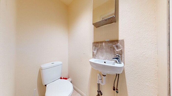 Studio To Rent In Chichele Road, London, NW2