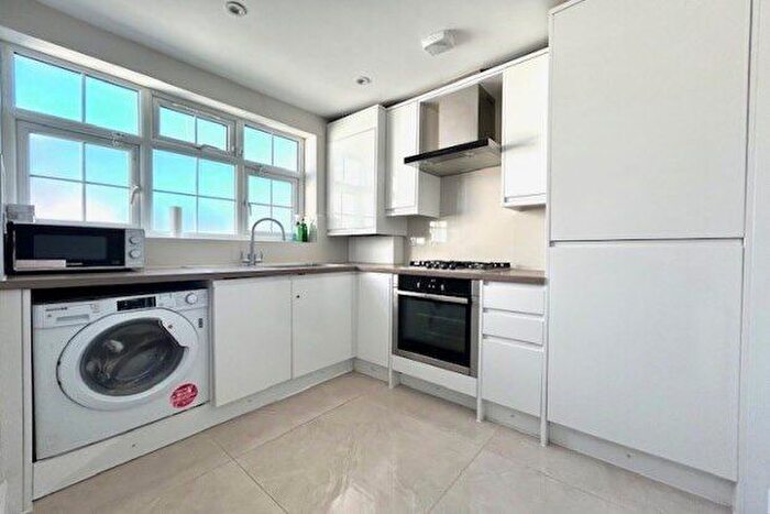 2 Bedroom Flat To Rent In Edward Avenue, London, E4