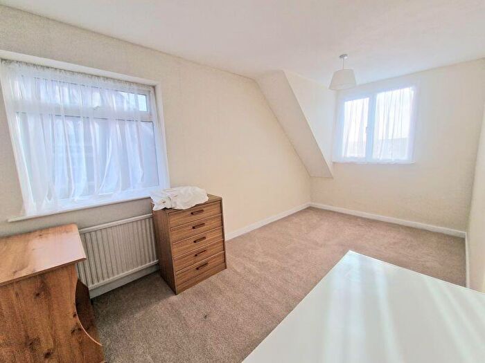 3 Bedroom Semi-Detached House For Sale In Yew Tree Drive, Stockport, SK6