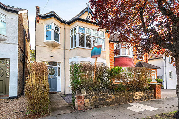 4 Bedroom House To Rent In Queens Avenue, Whetstone, London, N20