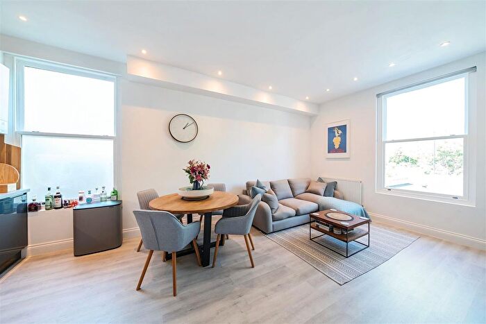 2 Bedroom Flat For Sale In High Street, Carshalton, SM5