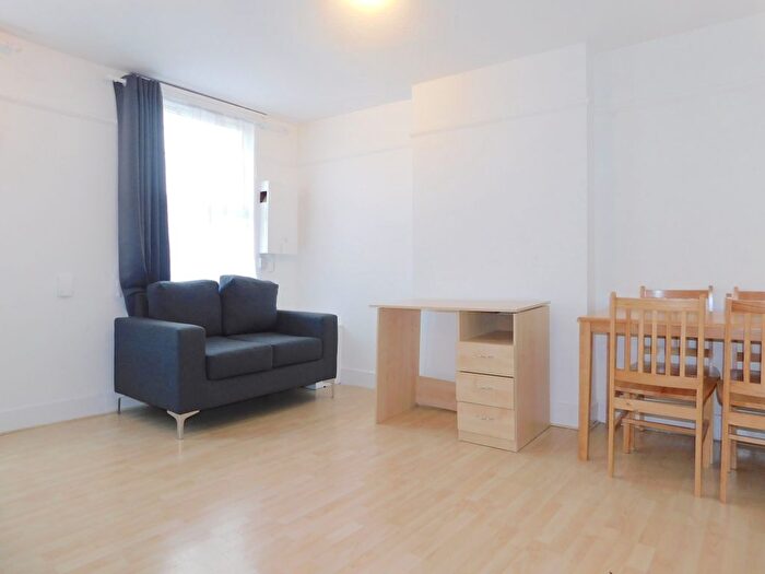 2 Bedroom Flat To Rent In Royal Parade, Ealing, W5
