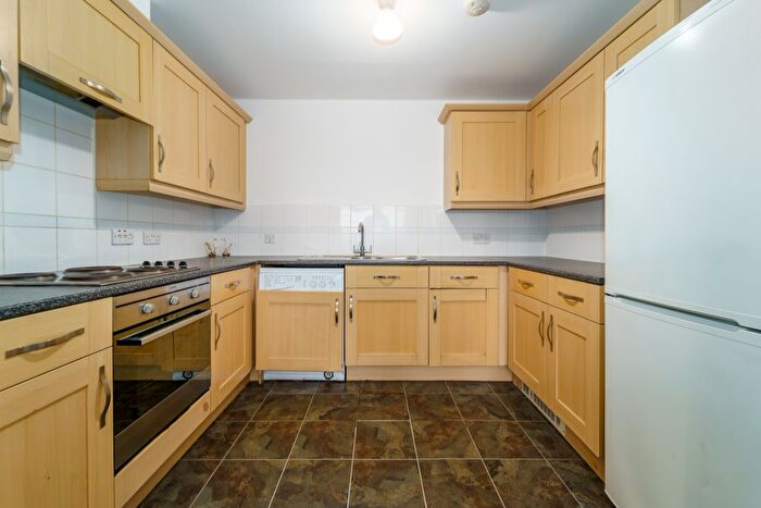 1 Bedroom Flat For Sale In Gean Court, Cline Road, Bounds Green, N11