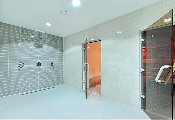 2 Bedroom Apartment To Rent In Bezier Apartments, City Road, Old Street, London, EC1Y