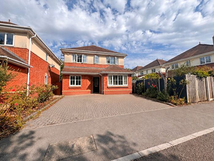 4 Bedroom Detached House For Sale In Henbest Close, Wimborne, BH21