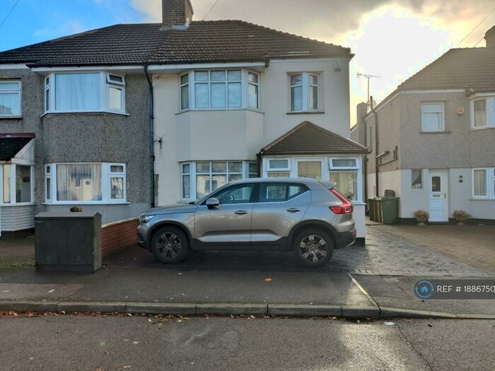 3 Bedroom Semi-Detached House To Rent In Sutcliffe Road, Welling, DA16