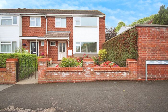 3 Bedroom End Of Terrace House For Sale In Hampton Grove, Leamington Spa, CV32