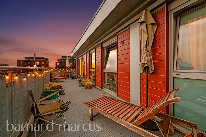 2 Bedroom Penthouse For Sale In Sumner Road, London, SE15
