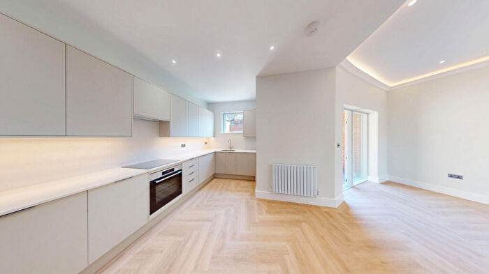 2 Bedroom Apartment To Rent In Lunar Court, Enfield, EN2