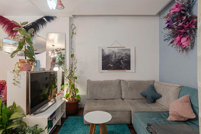 2 Bedroom Flat For Sale In Chadwick Road, Peckham Rye, SE15