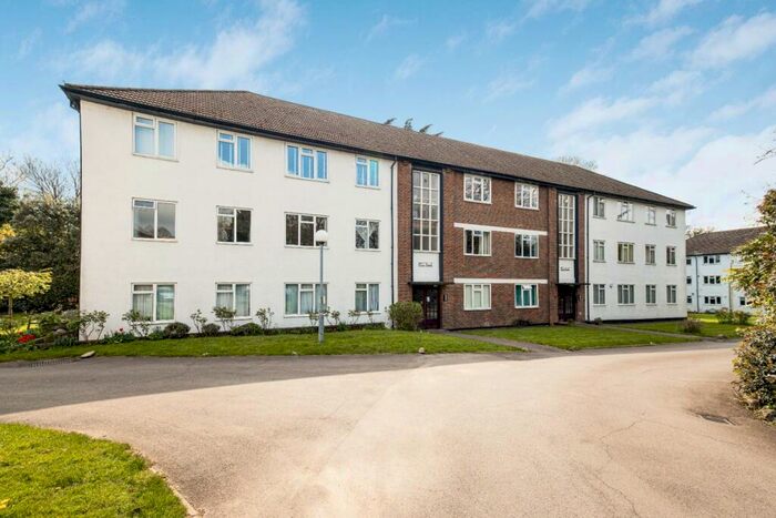 3 Bedroom Apartment To Rent In Southend Road, Beckenham, BR3