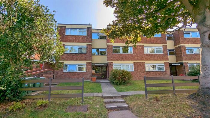 1 Bedroom Flat To Rent In Old London Road, St.Albans, AL1