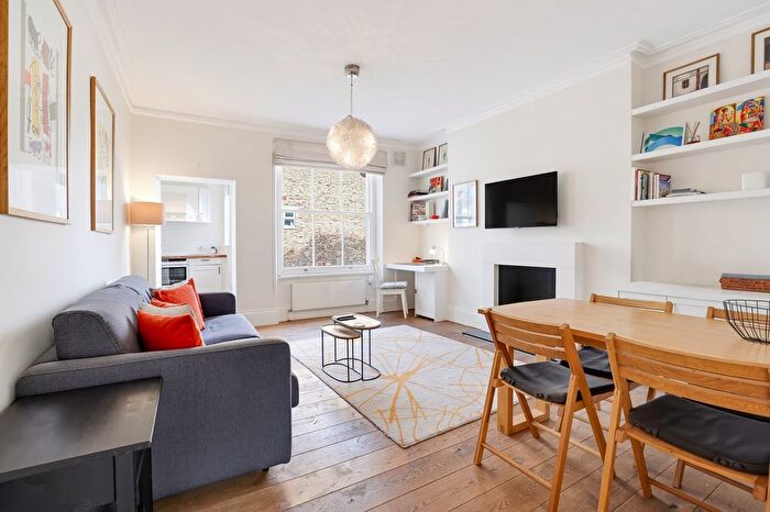 2 Bedroom Flat For Sale In Colville Road, London, W11