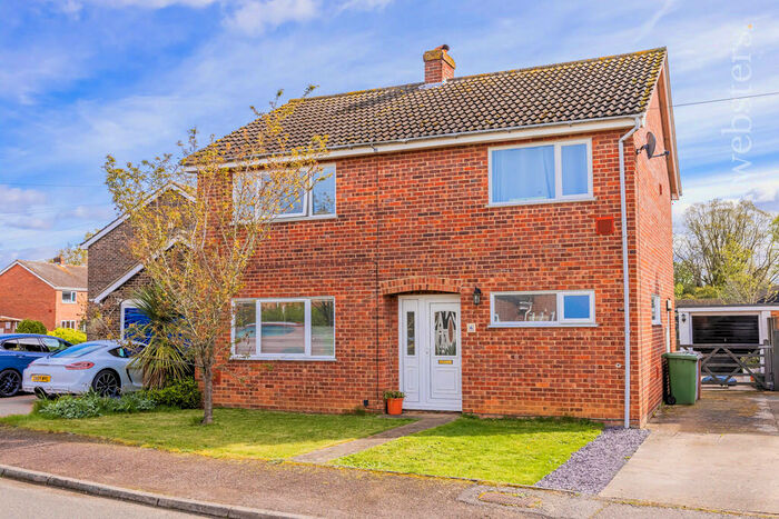 4 Bedroom Detached House For Sale In Wells Close, Hainford, NR10
