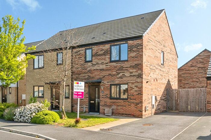 3 Bedroom Semi Detached House For Sale In Swan Road, Lakeside, Doncaster, DN4