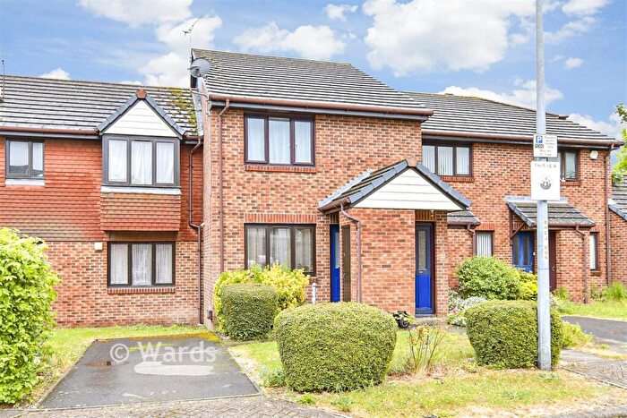 1 Bedroom Maisonette For Sale In Haig Gardens, Gravesend, Kent, DA12